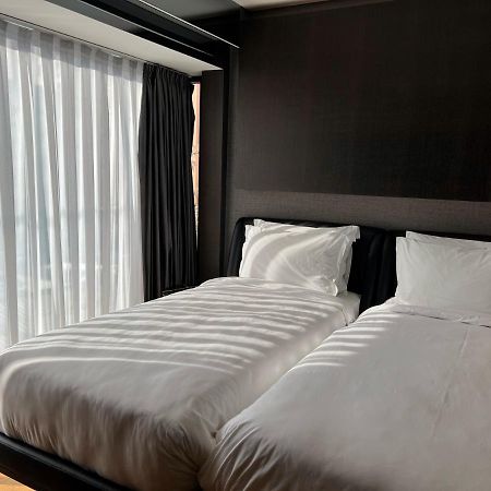 Hotel Manami Pristina Esterno foto
