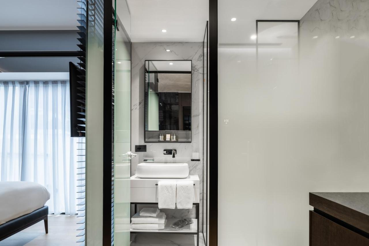 Hotel Manami Pristina Esterno foto Bathroom