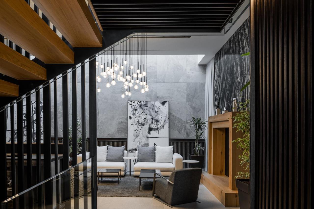 Hotel Manami Pristina Esterno foto Interior of the house