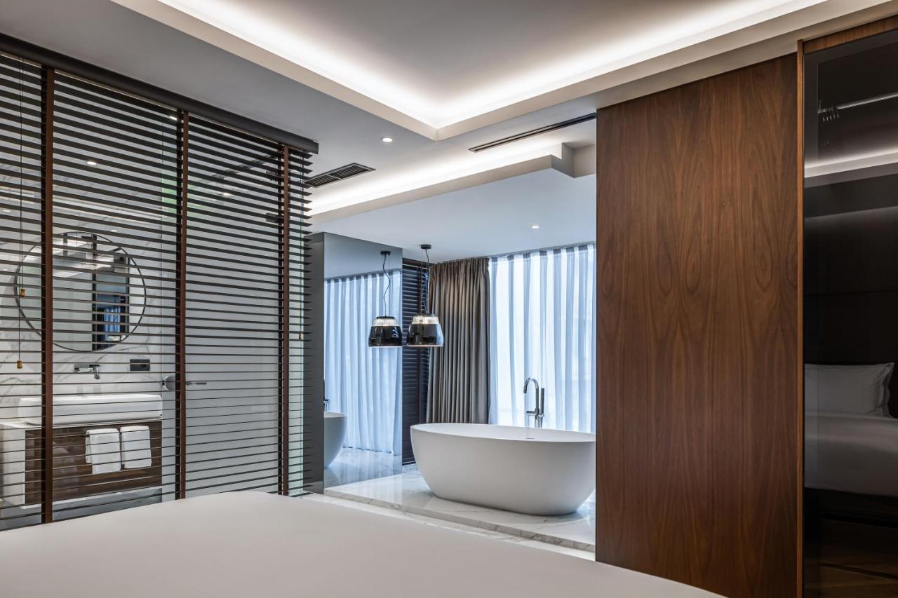 Hotel Manami Pristina Esterno foto Bathroom