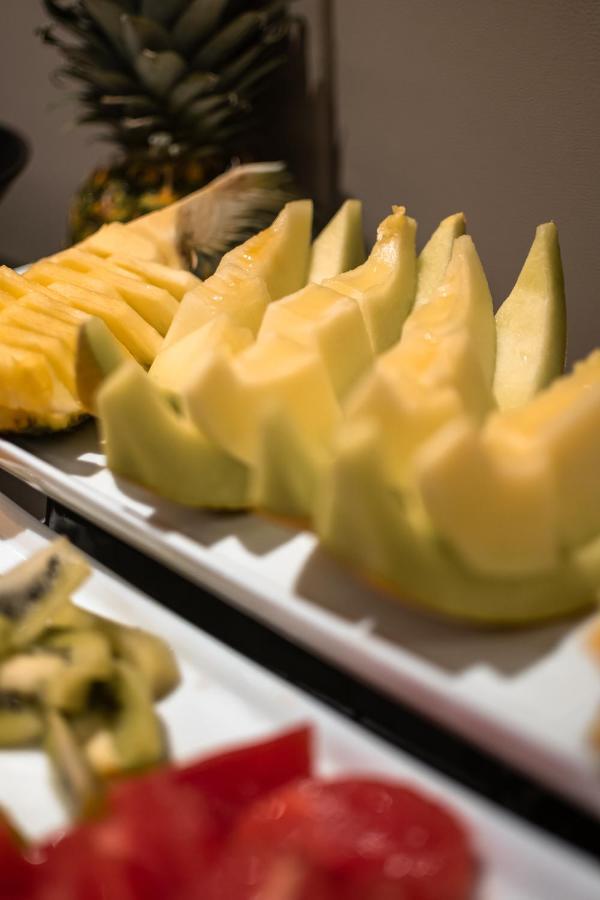 Hotel Manami Pristina Esterno foto Cantaloupe